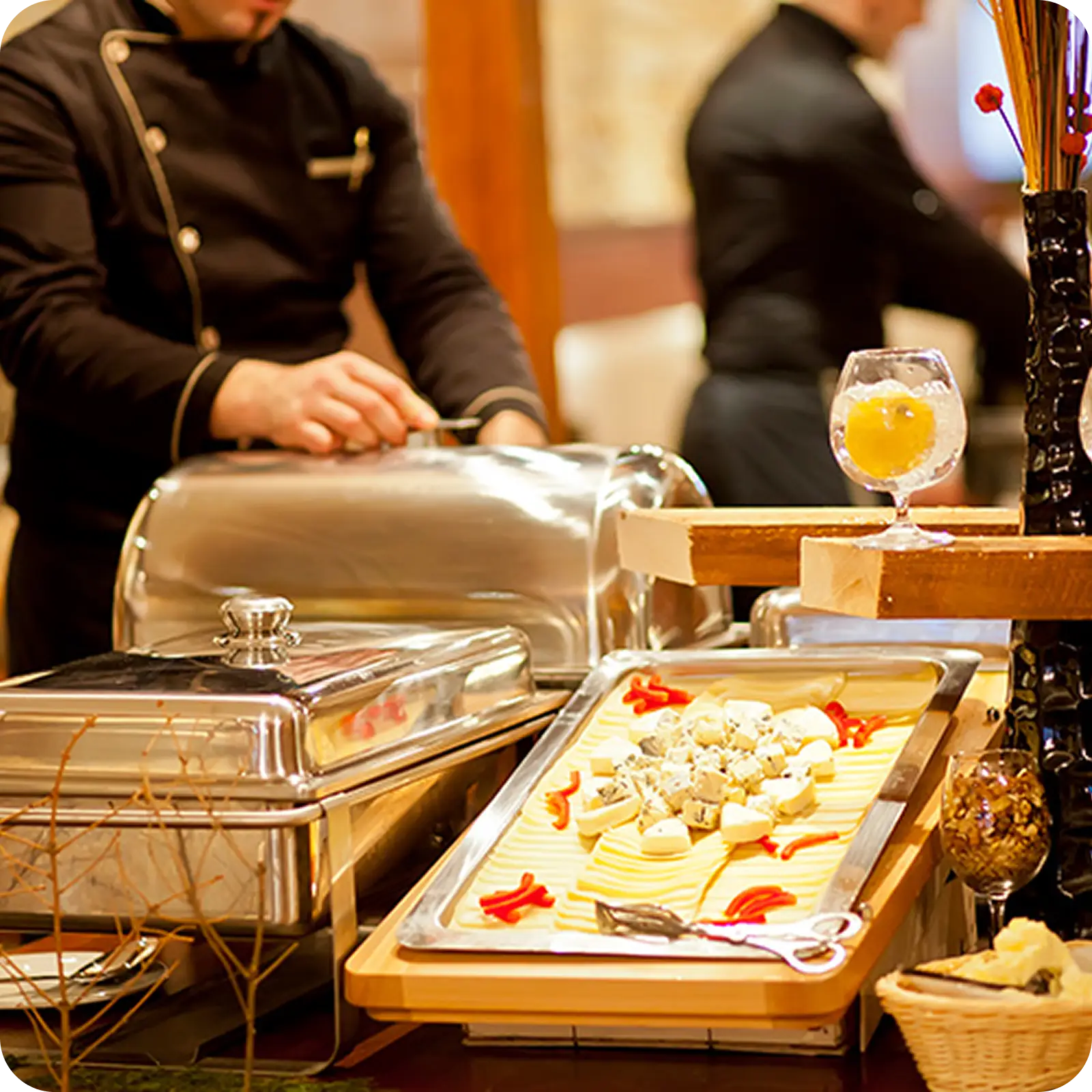 FOOD & BEVERAGE MANAGEMENT